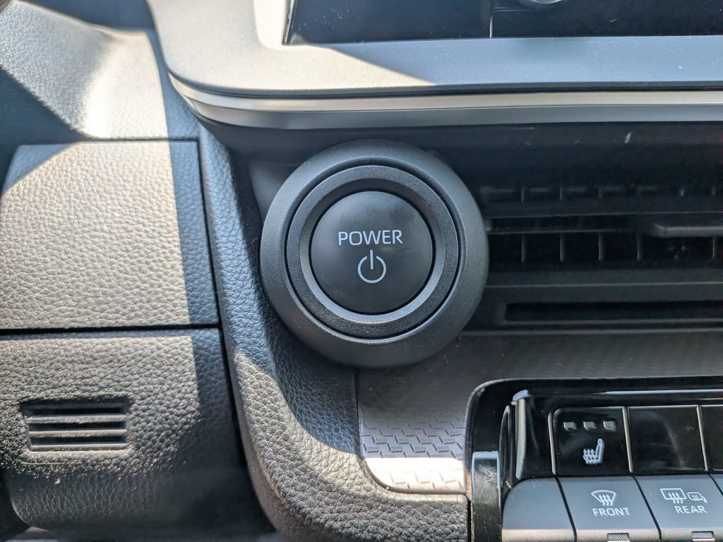 Used 2023 Toyota Prius XLE FWD image 15