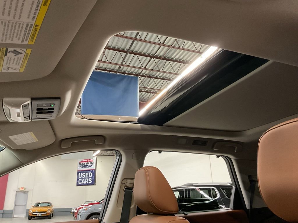 Used 2024 Nissan Pathfinder Platinum w/ Cargo Package image 12