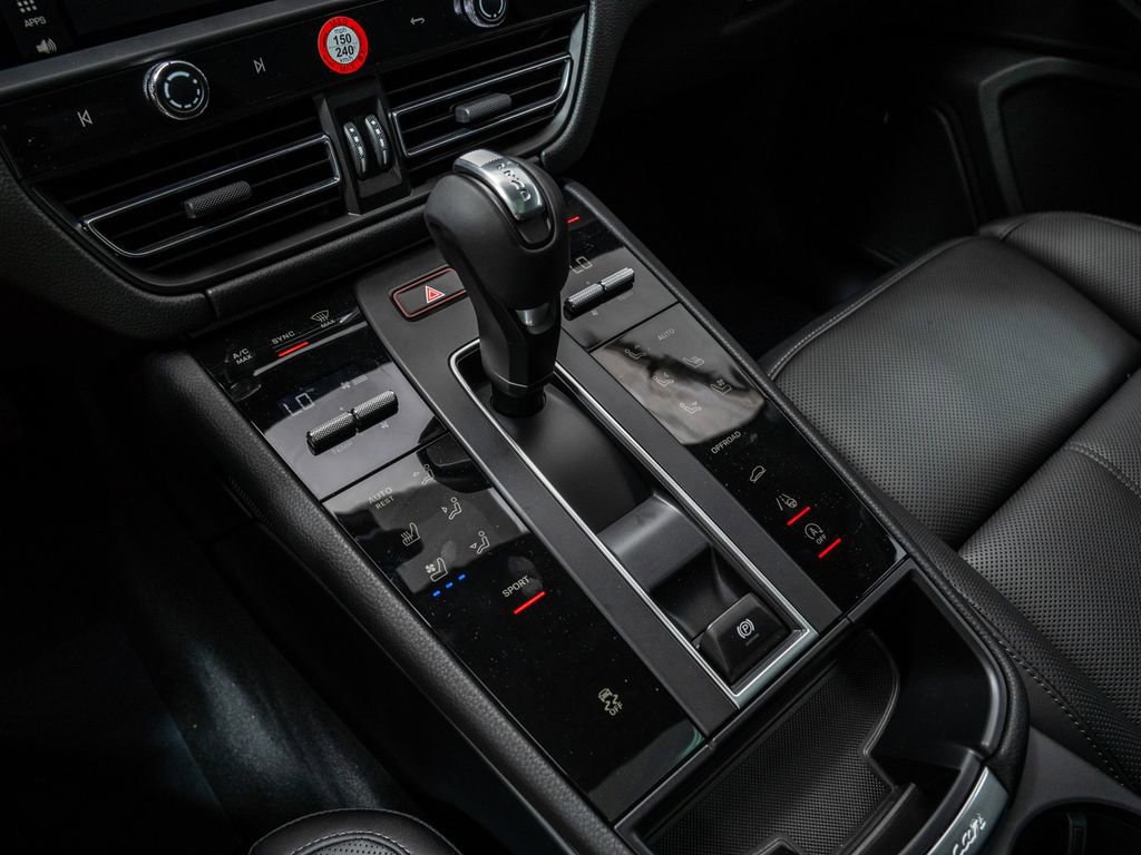 Used 2026 Porsche Macan image 17