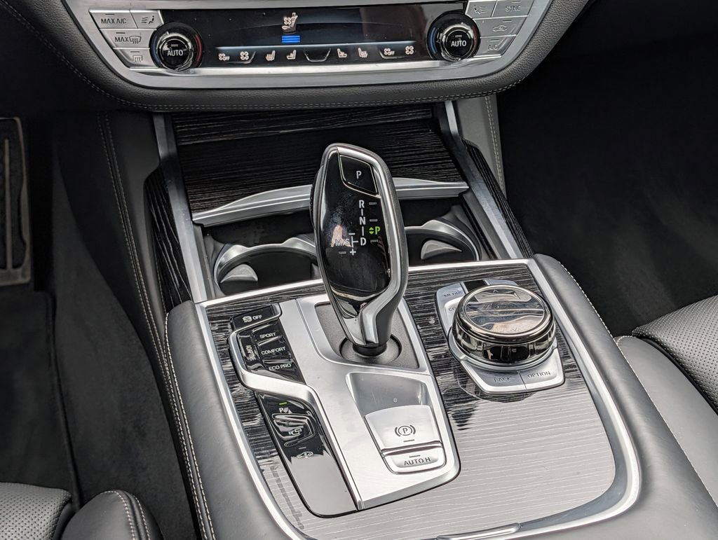 Used 2022 BMW 740i xDrive w/ M Sport Package image 15