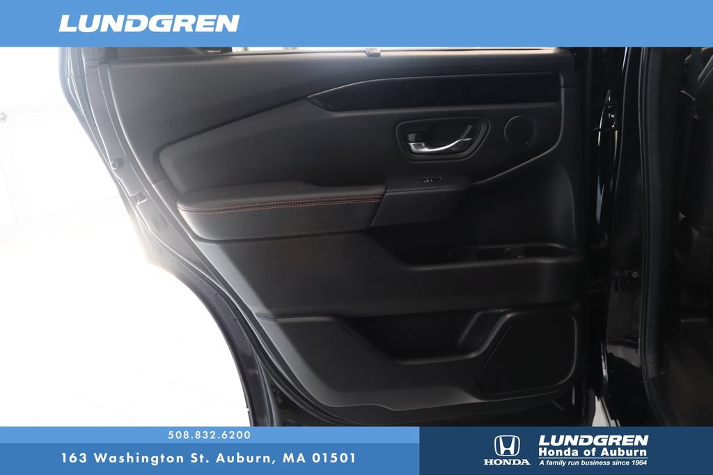 Used 2025 Honda Pilot TrailSport image 15