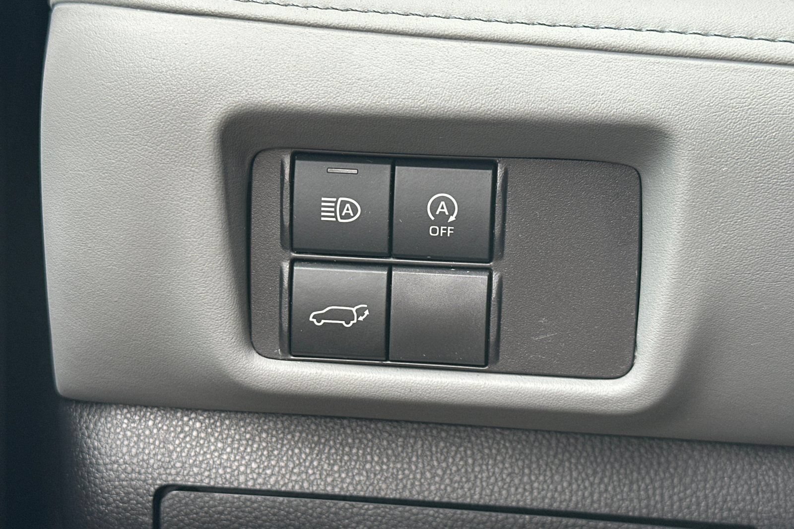 Used 2023 Toyota Highlander XLE AWD/4WD image 42