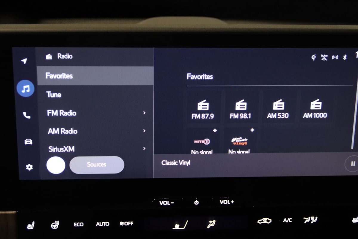 Used 2023 Subaru Solterra AWD image 49