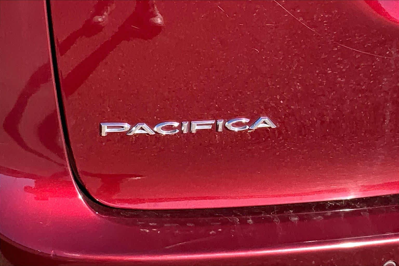 Used 2018 Chrysler Pacifica Touring Plus FWD image 10