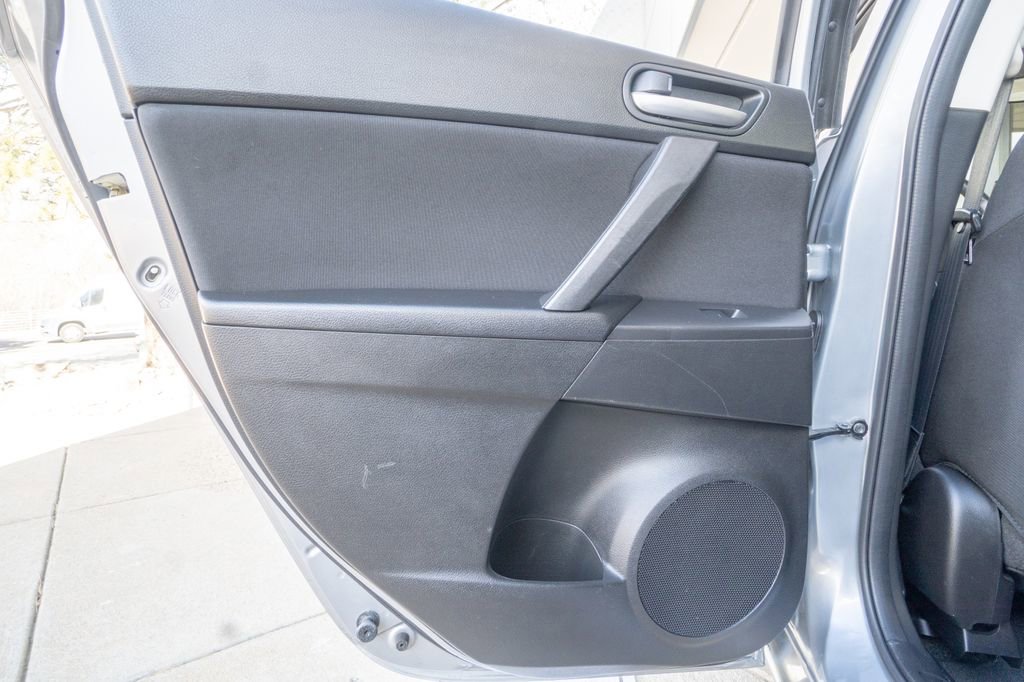 Used 2011 MAZDA MAZDA3 i Touring image 16