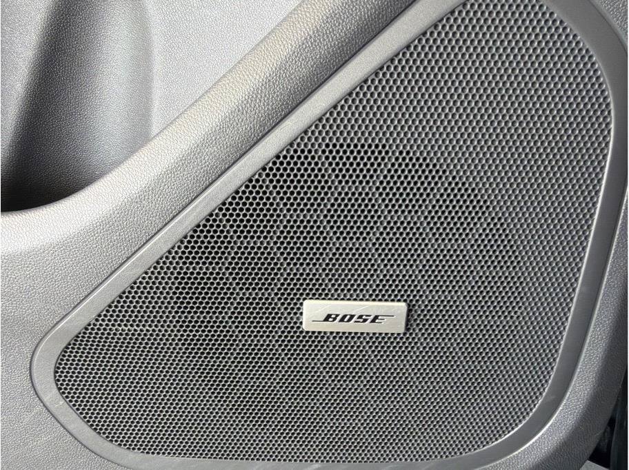 Used 2018 Chevrolet Bolt Premier w/ Driver Confidence II Package FWD image 26