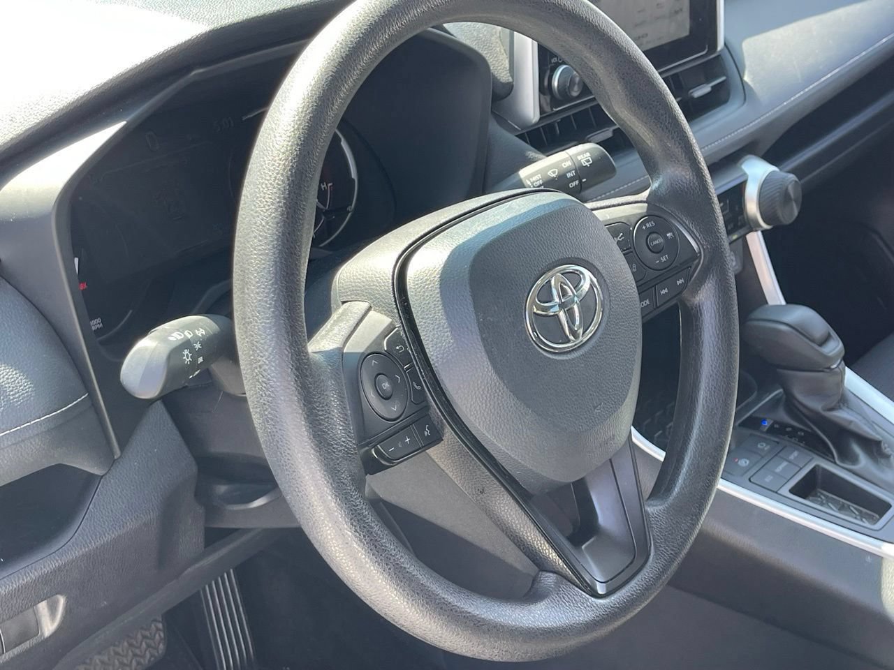 Used 2025 Toyota RAV4 LE FWD image 9