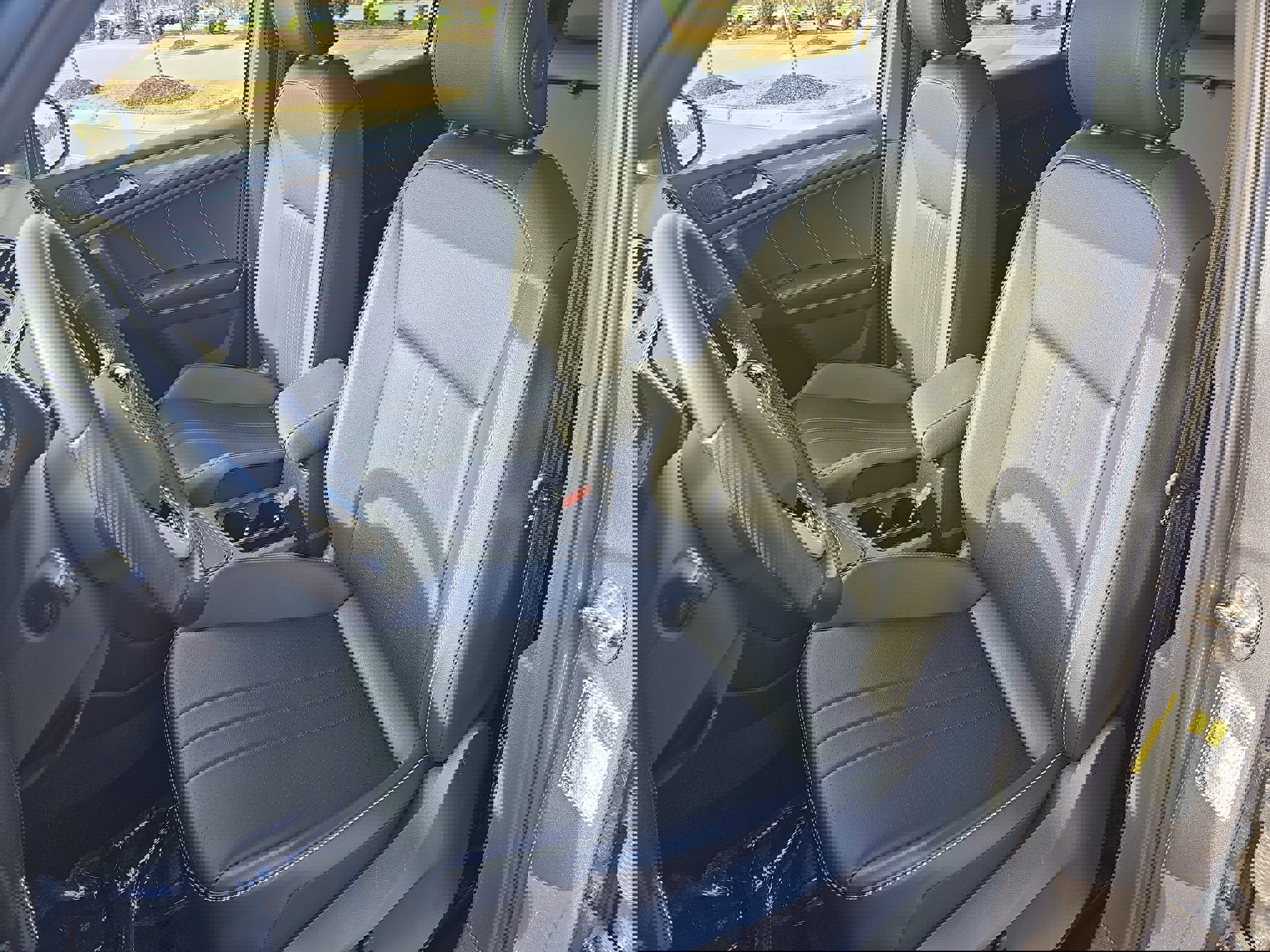 Used 2024 Volkswagen Tiguan SE R-Line image 16