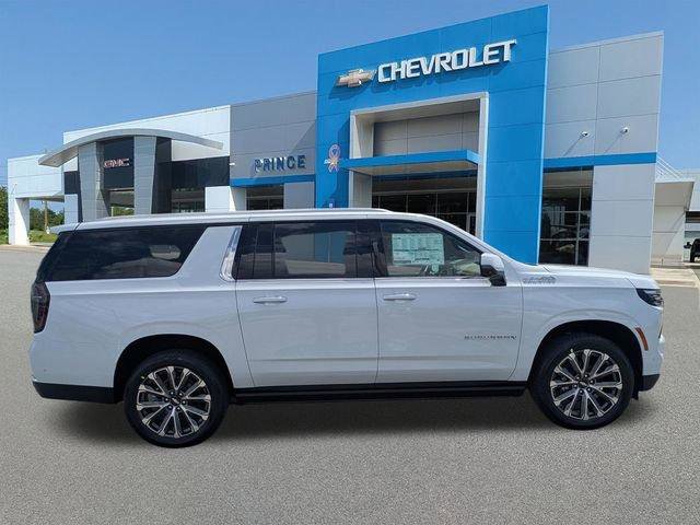 New 2026 Chevrolet Suburban High Country image 3