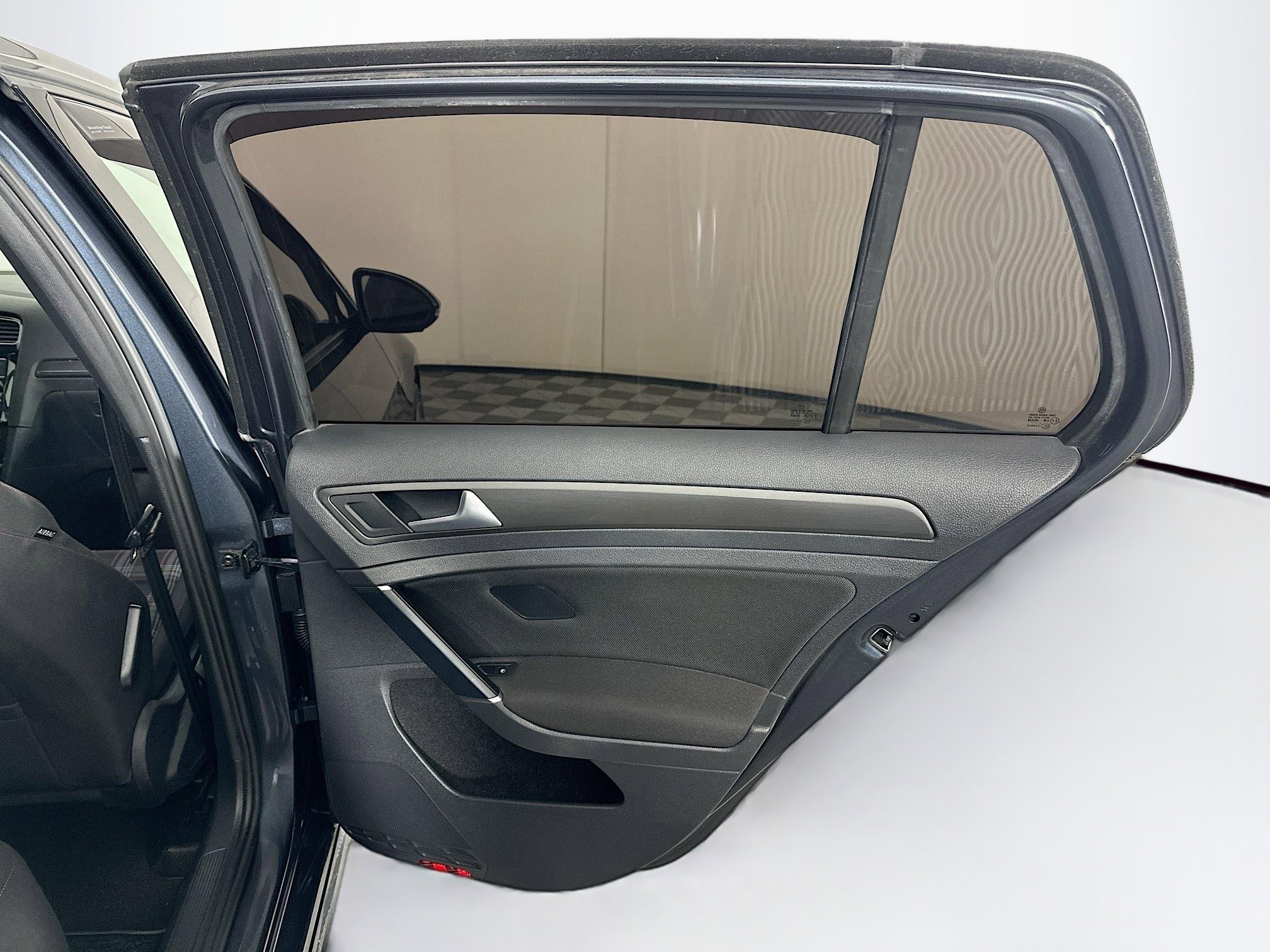 Used 2018 Volkswagen Golf S image 28