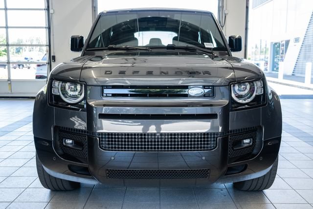 Used 2025 Land Rover Defender 110 V8 AWD/4WD image 2