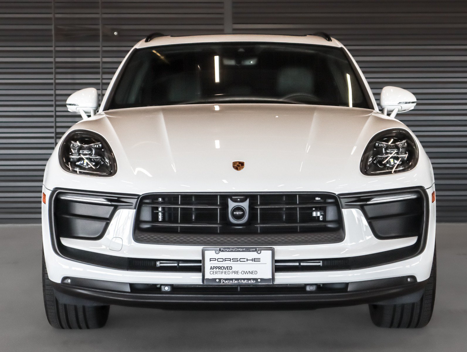 Certified 2026 Porsche Macan AWD/4WD image 8