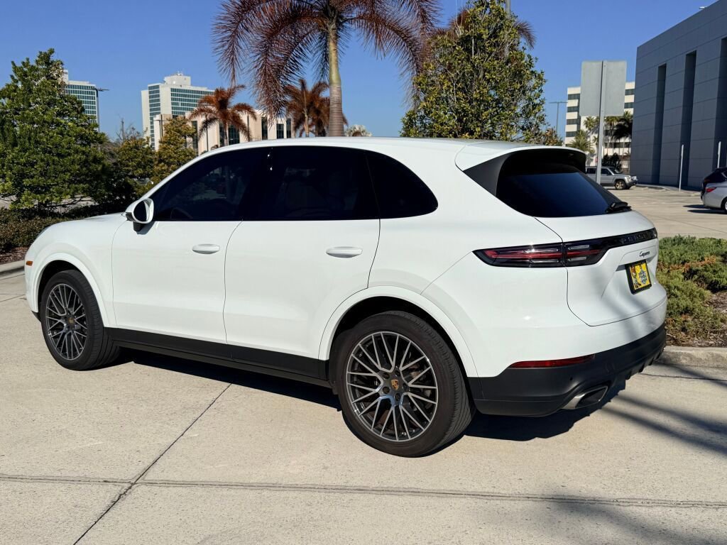 Used 2021 Porsche Cayenne image 2