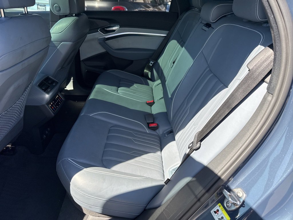 Used 2020 Audi e-tron Prestige w/ Prestige Package image 18