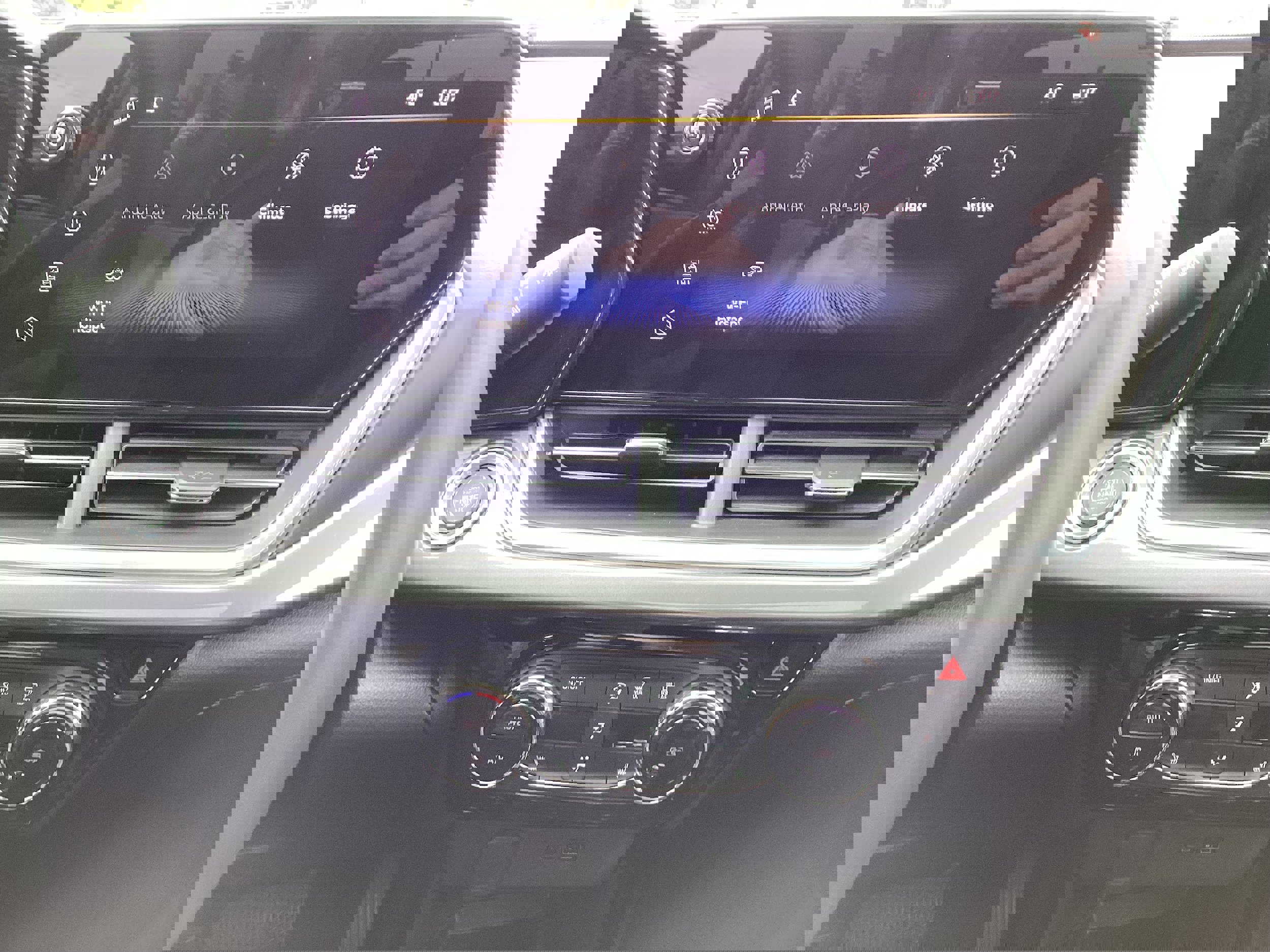 Used 2024 Chevrolet Trax ACTIV w/ Sunroof Package image 19