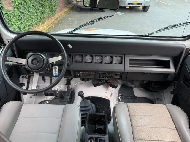 Used 1992 Jeep Wrangler Islander AWD/4WD image 12