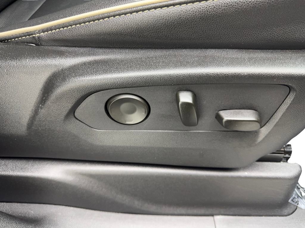 Used 2024 GMC Yukon SLT image 52