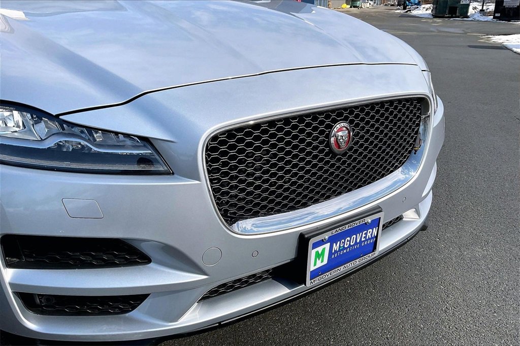 Used 2017 Jaguar F-PACE Prestige image 33