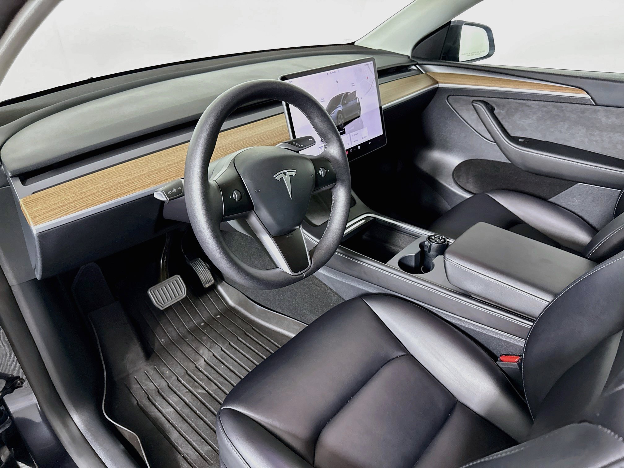 Used 2025 Tesla Model Y Long Range AWD/4WD image 9