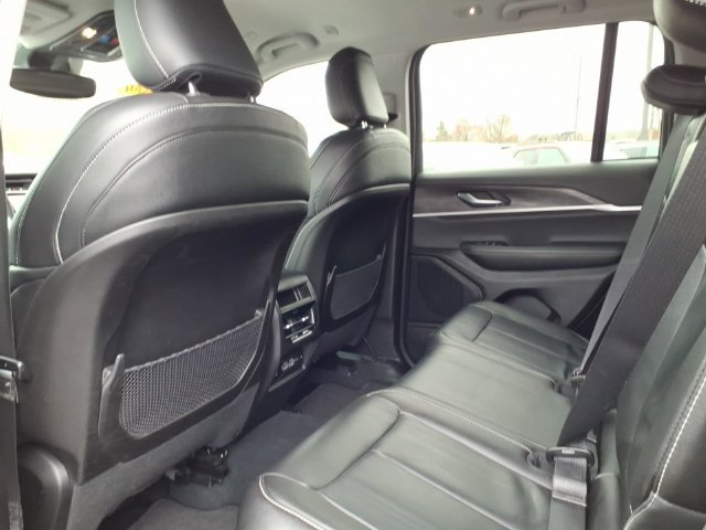 Used 2023 Jeep Grand Cherokee Limited AWD/4WD image 17