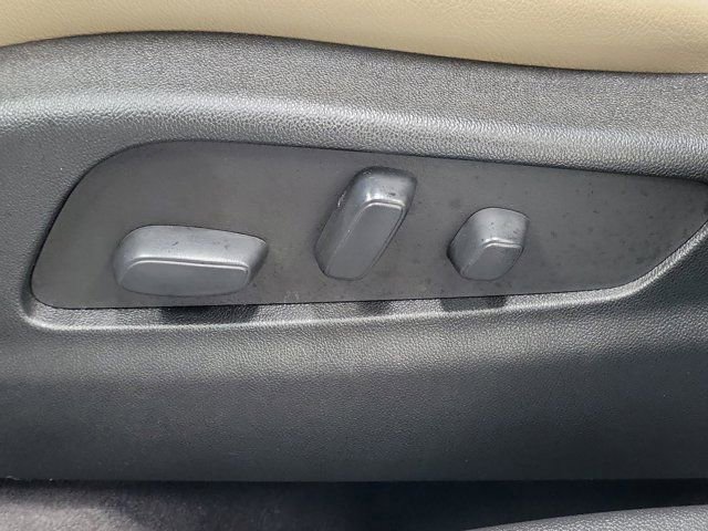 Used 2024 Cadillac XT4 Luxury w/ Cold Weather Package FWD image 23