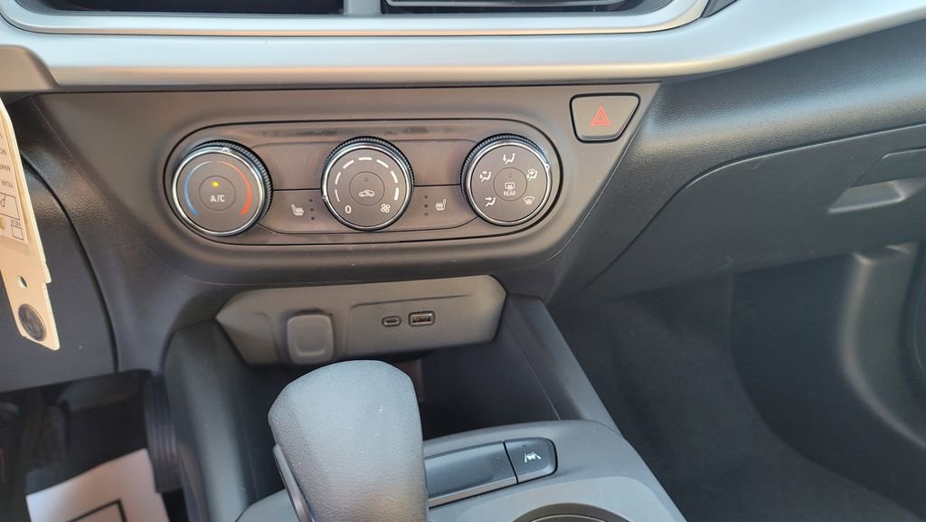 Used 2024 Chevrolet Trax RS w/ Driver Confidence Package image 22