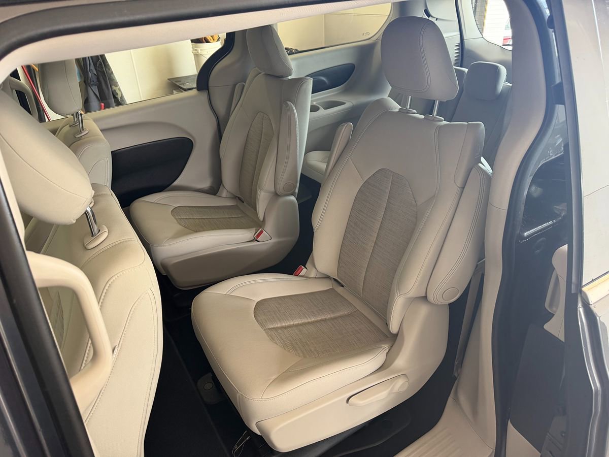 Used 2017 Chrysler Pacifica Touring Plus FWD image 5