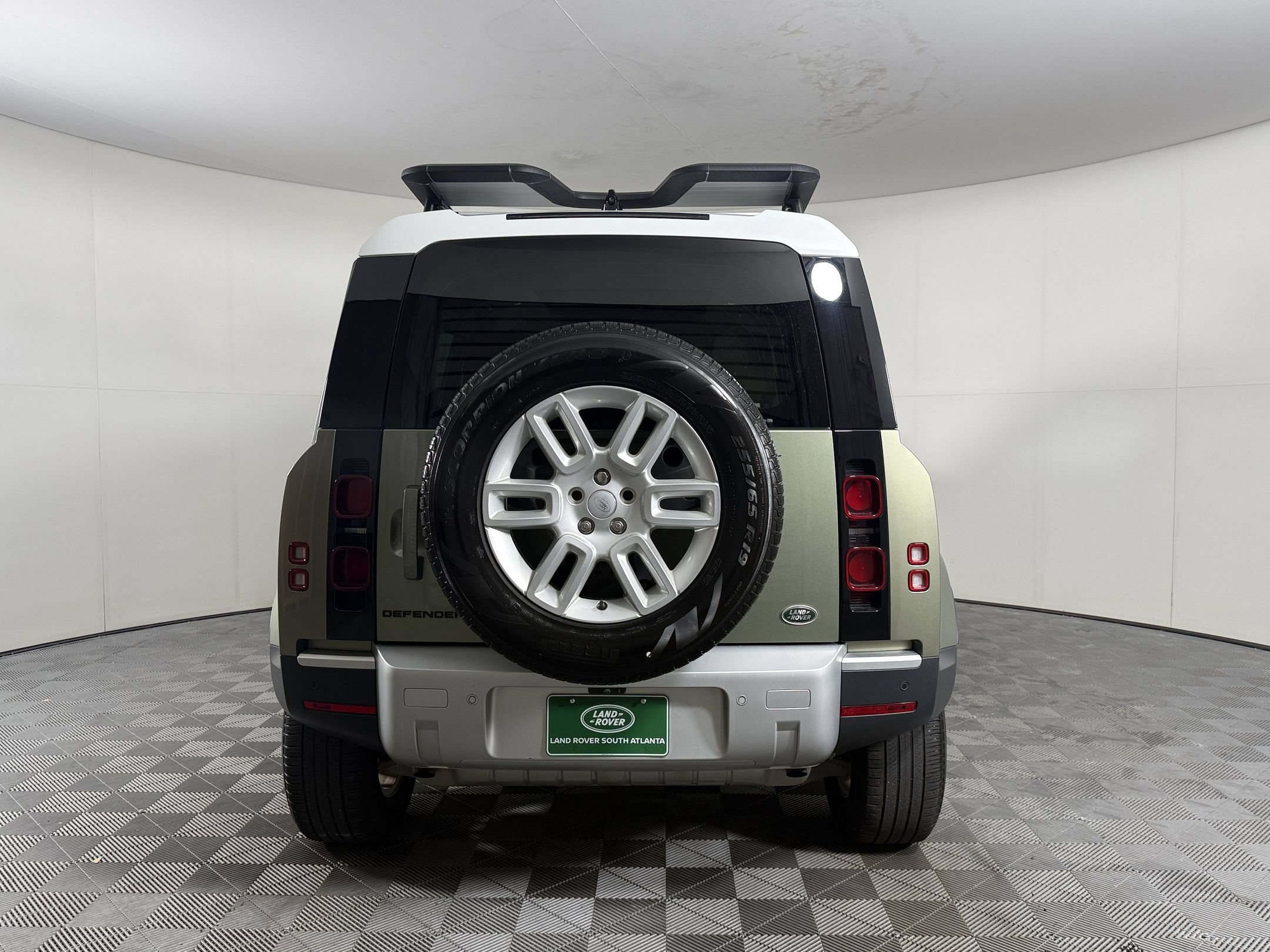 Used 2022 Land Rover Defender 110 S AWD/4WD image 10