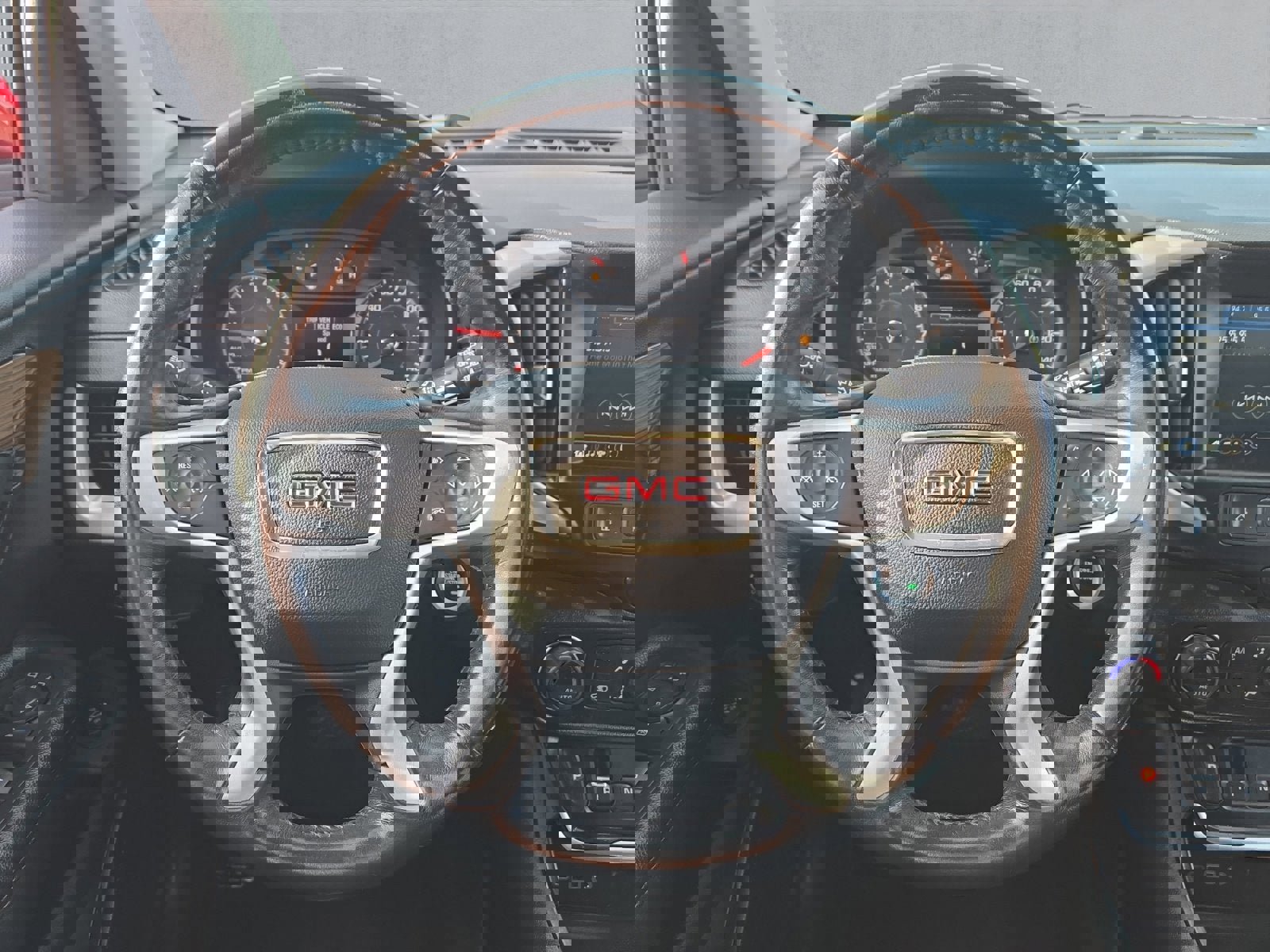 Used 2018 GMC Terrain SLE w/ Driver Convenience Package image 13