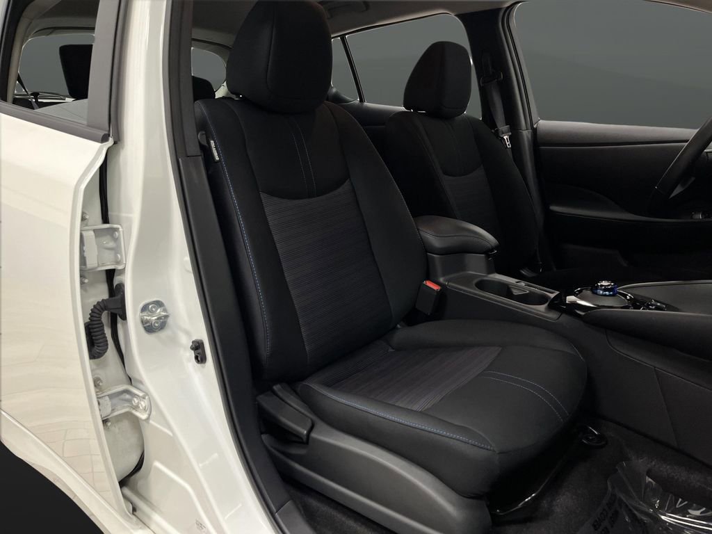 Used 2025 Nissan Leaf SV Plus image 29