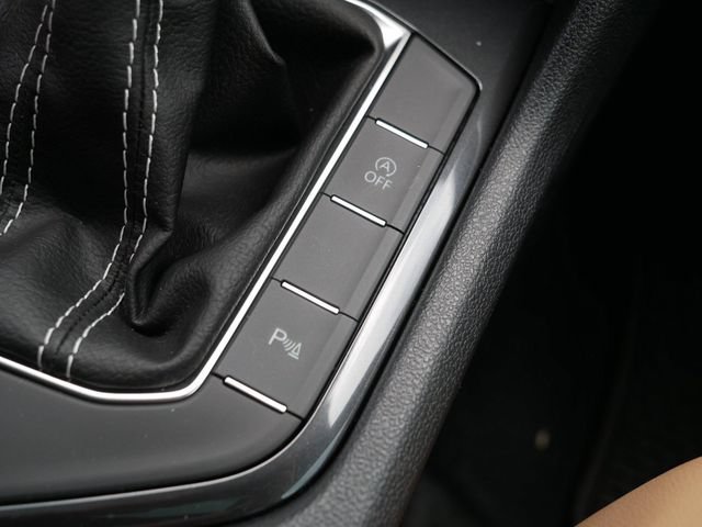 Certified 2024 Volkswagen Tiguan SE R-Line AWD/4WD image 33