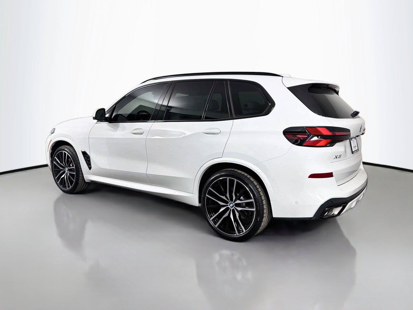 New 2026 BMW X5 xDrive40i w/ M Sport Package AWD/4WD image 7