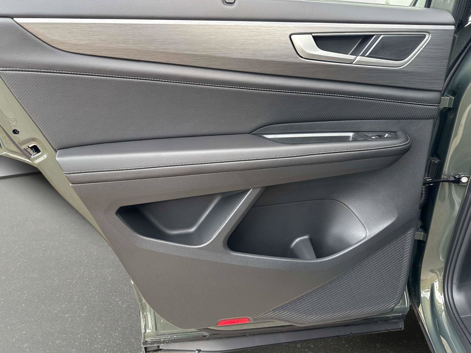 New 2026 Volkswagen Atlas Cross Sport SE image 11