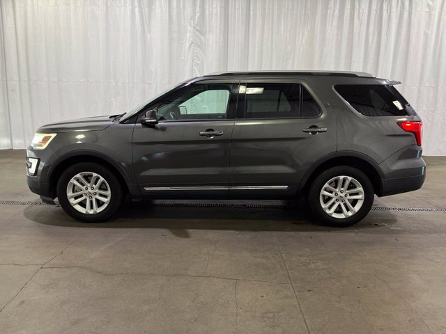 Used 2017 Ford Explorer XLT w/ Equipment Group 202A FWD image 8