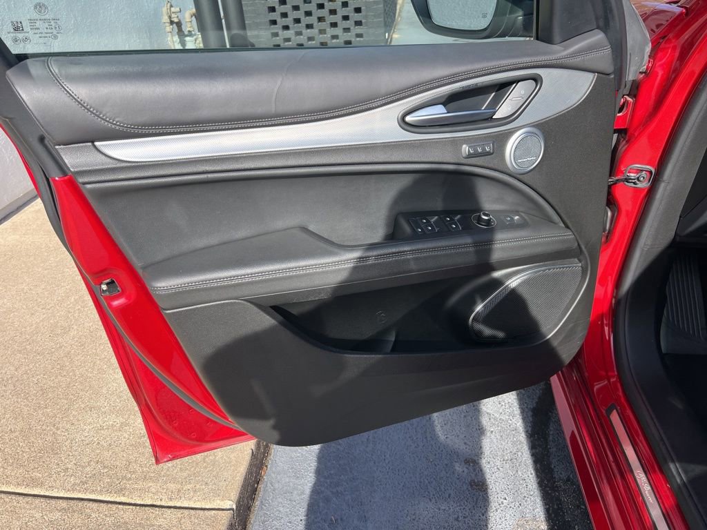 Used 2023 Alfa Romeo Stelvio Veloce AWD/4WD image 44