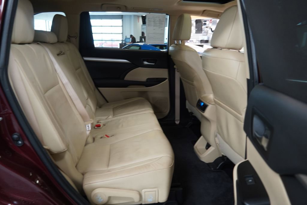Used 2015 Toyota Highlander XLE image 32
