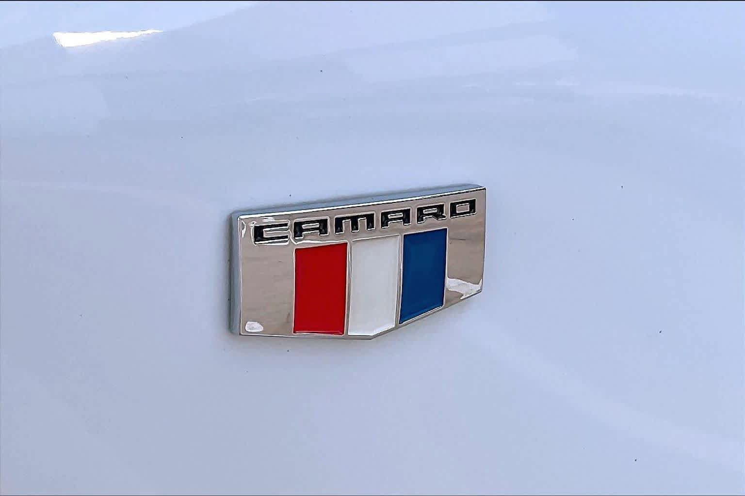 Used 2018 Chevrolet Camaro LT RWD image 11