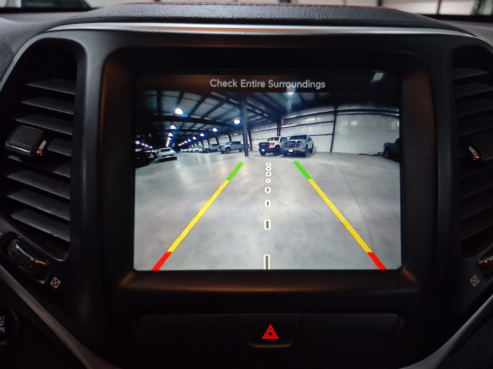 Used 2016 Jeep Cherokee Trailhawk w/ Comfort/Convenience Group AWD/4WD image 16