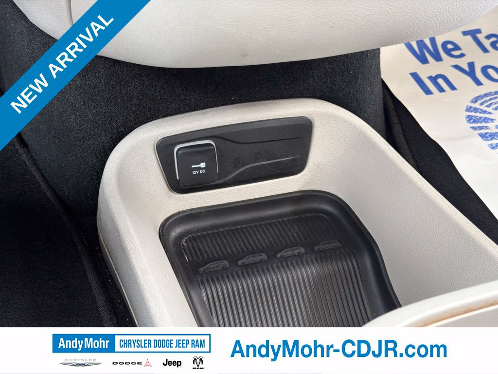 Used 2024 Chrysler Pacifica Touring-L FWD image 38