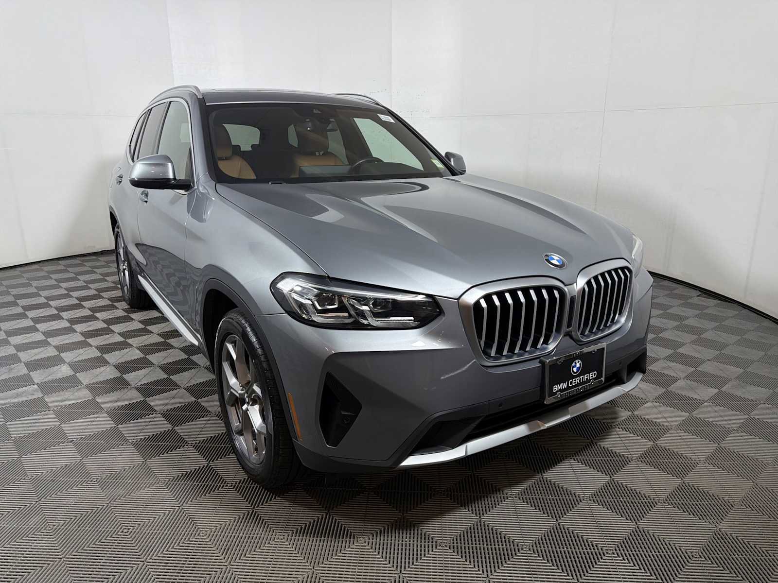 Certified 2024 BMW X3 xDrive30i w/ Premium Package image 2