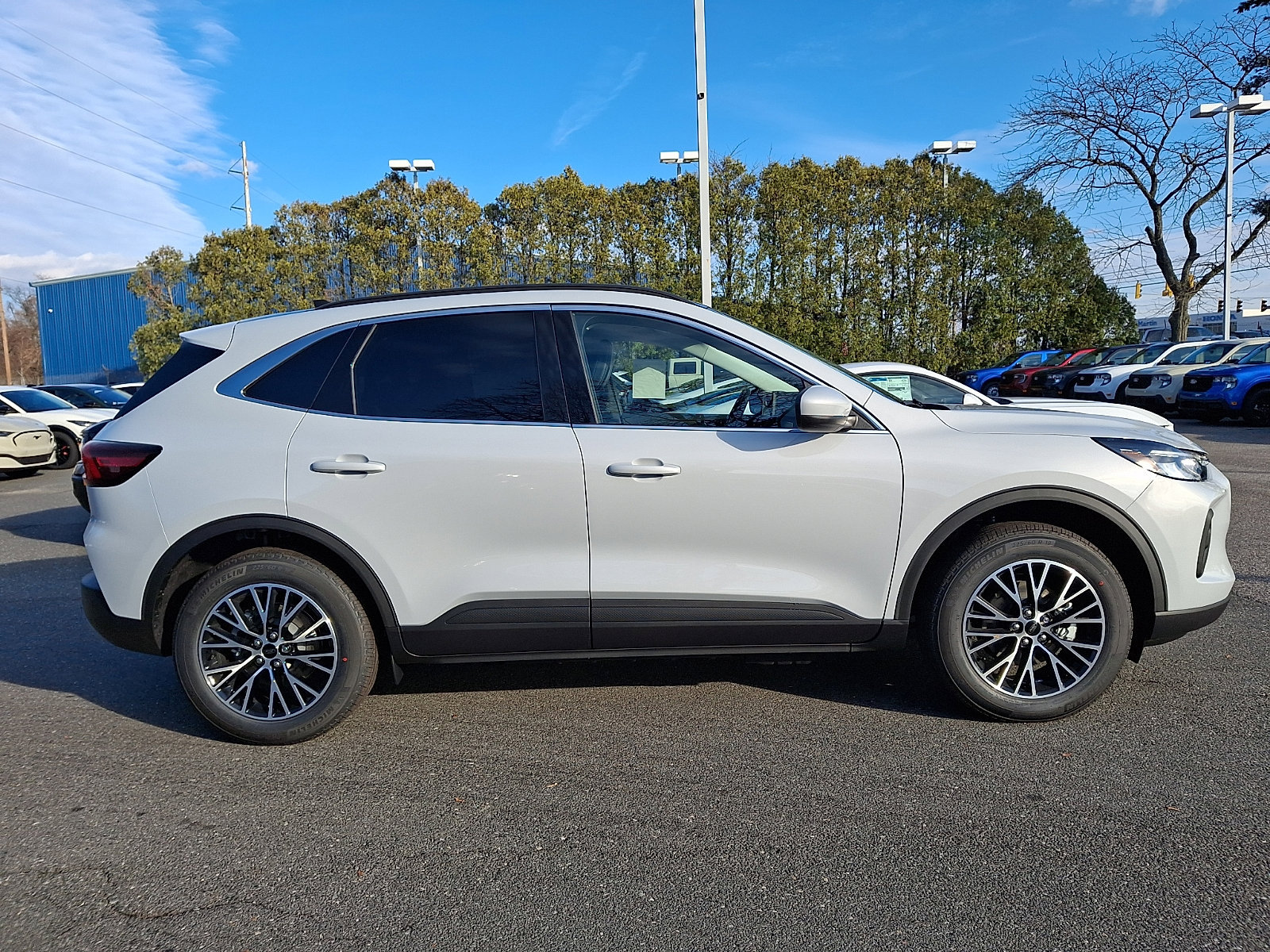 New 2026 Ford Escape SE FWD image 8
