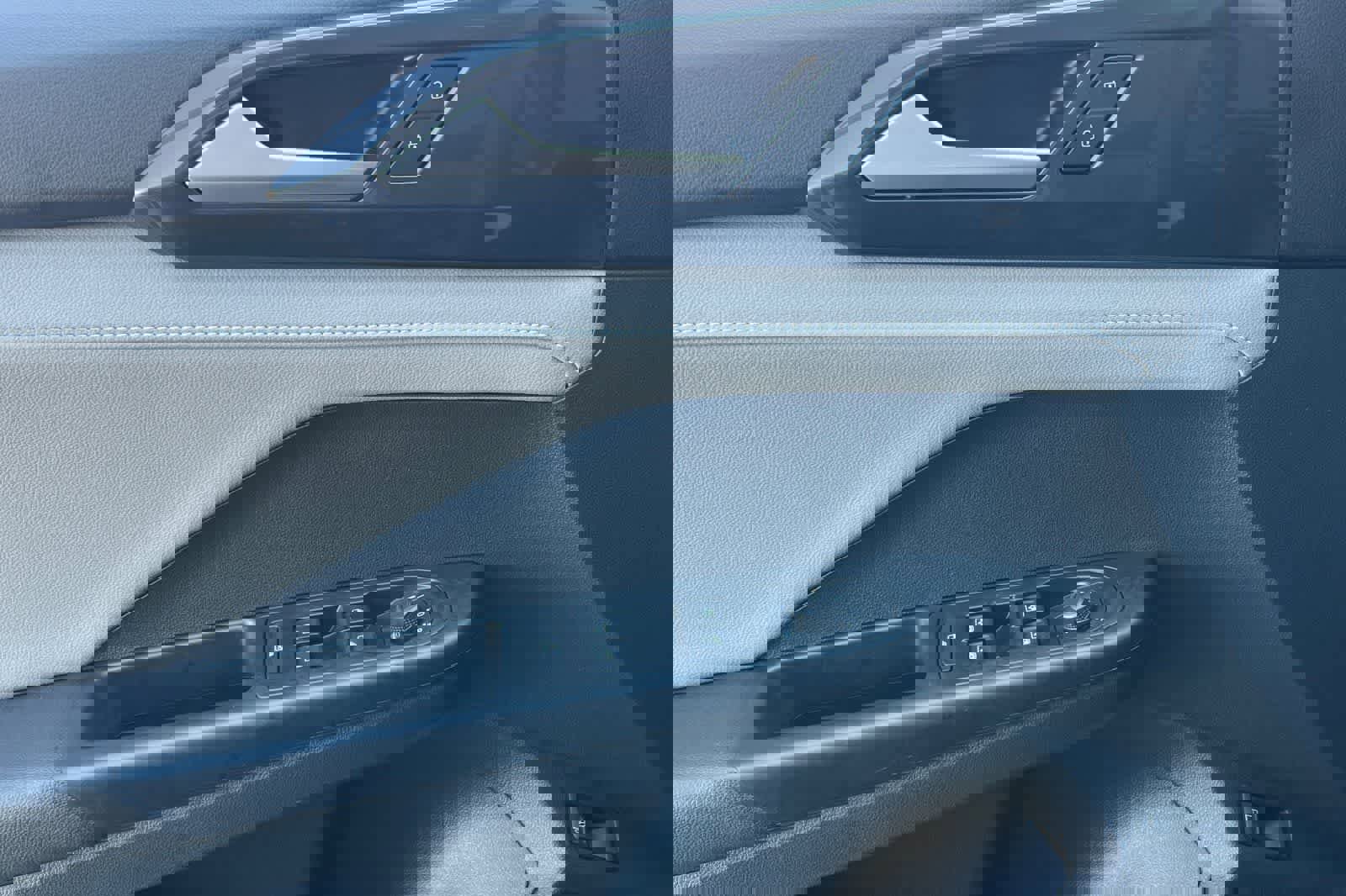 Used 2023 Volkswagen Taos SEL image 15