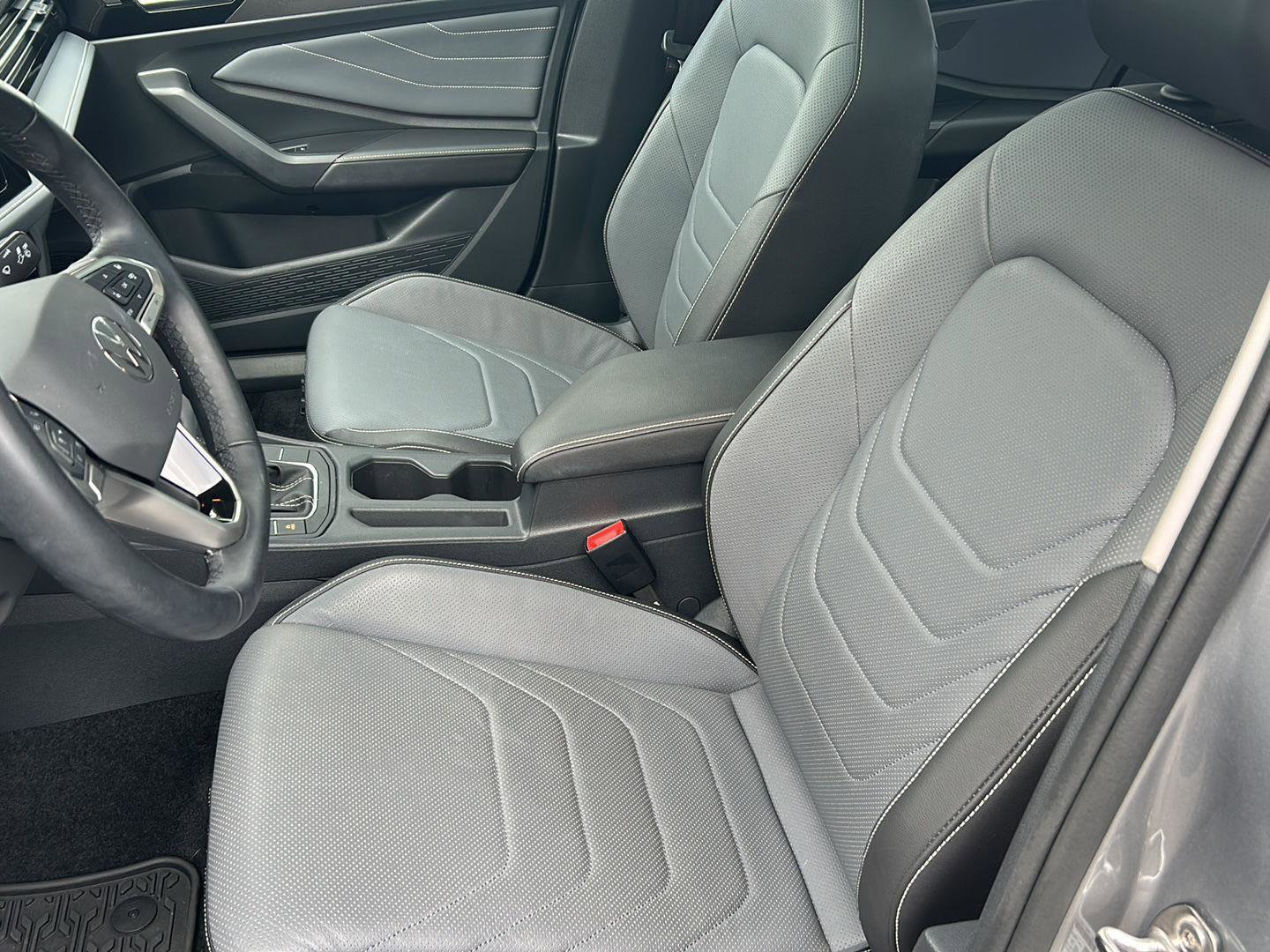 Used 2025 Volkswagen Jetta SEL image 7