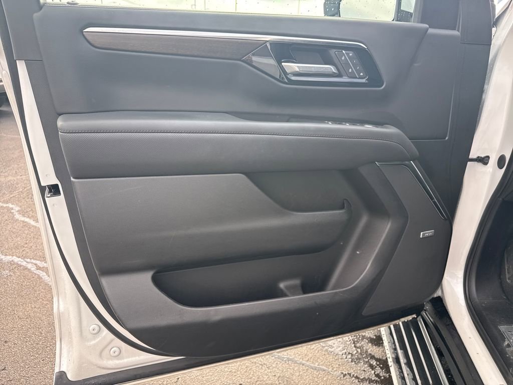 Used 2025 Chevrolet Tahoe High Country image 12