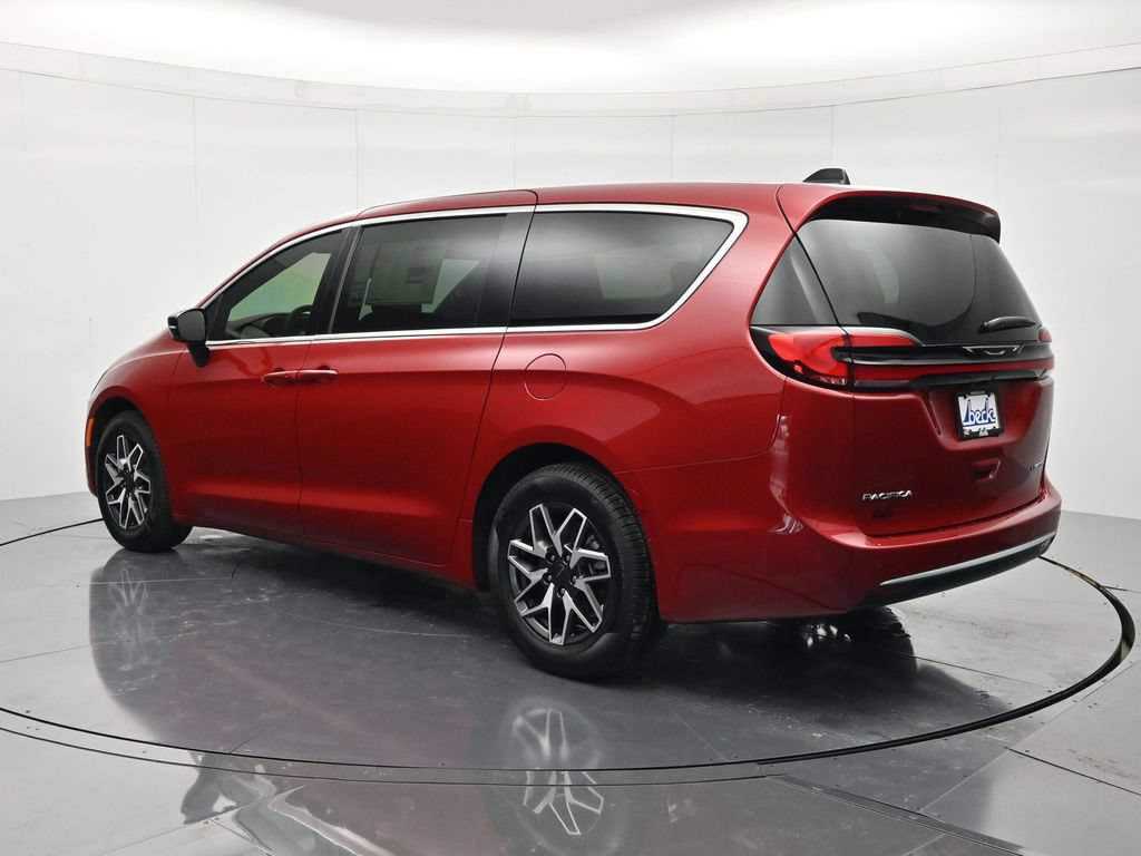 New 2027 Chrysler Pacifica Limited w/ Family Tech Group FWD image 7