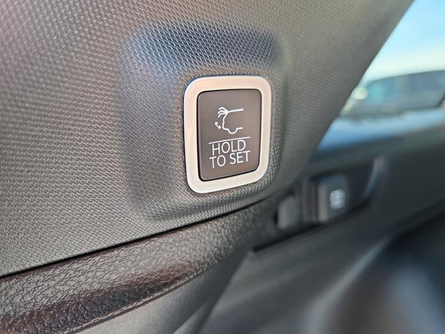 New 2025 Jeep Grand Cherokee Limited w/ Black Appearance Package image 16