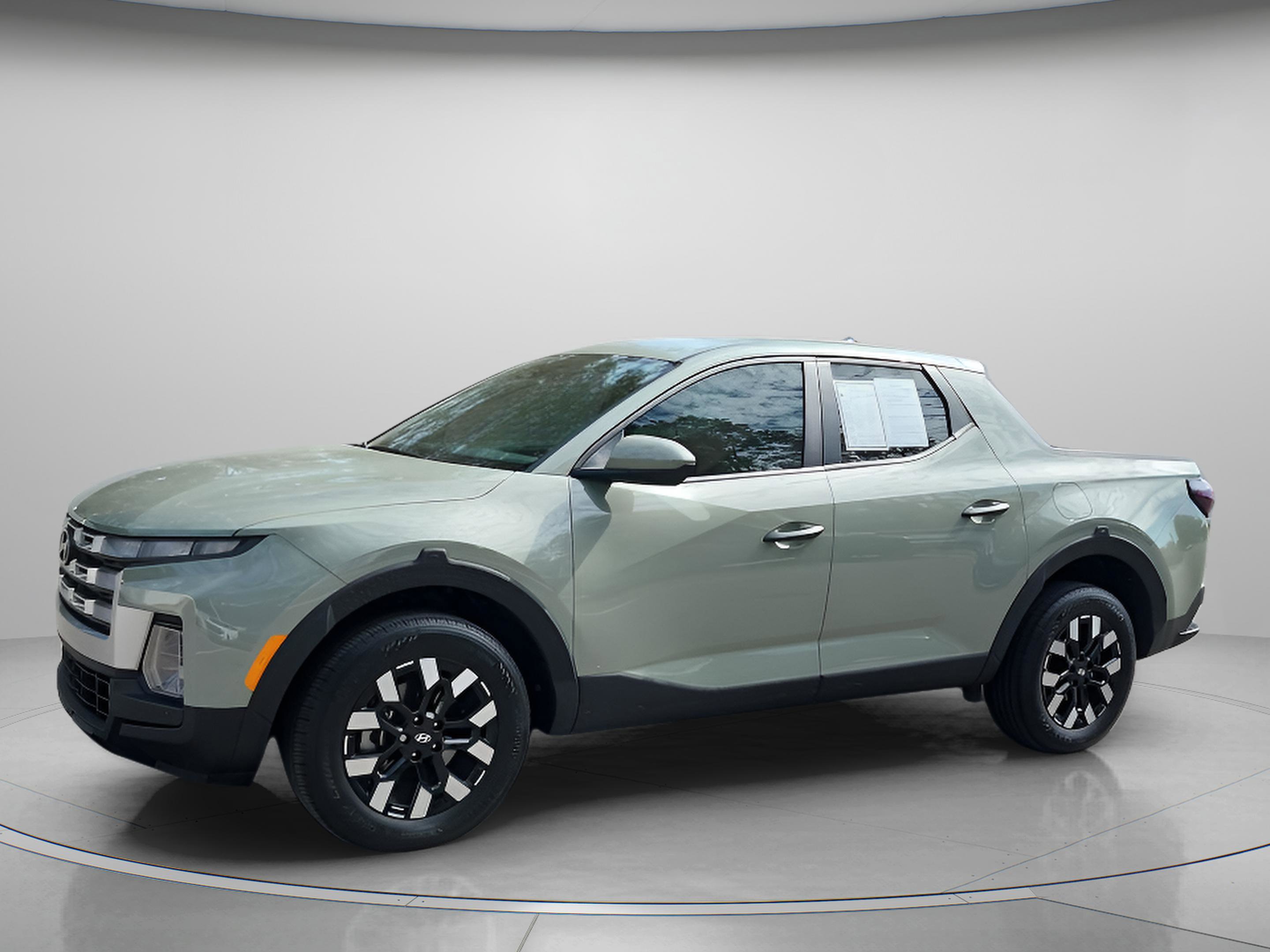 Certified 2025 Hyundai Santa Cruz SE image 2