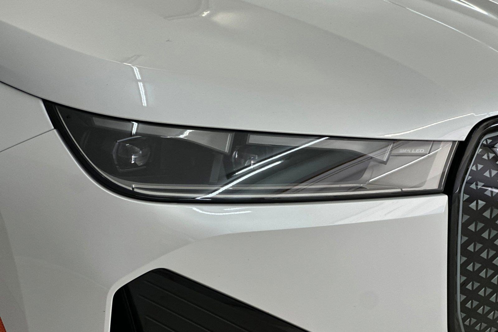 Used 2024 BMW iX xDrive50 w/ Sport Package image 10