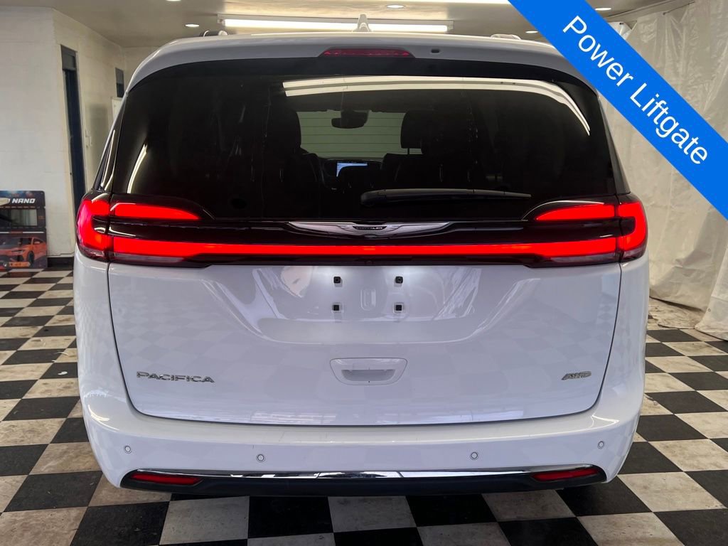 Used 2022 Chrysler Pacifica Touring-L image 11