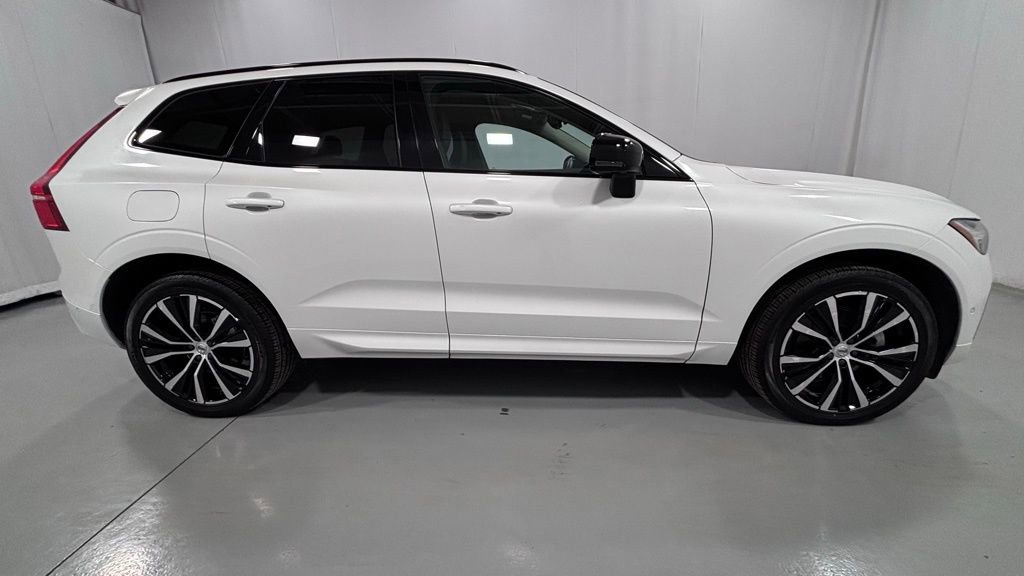 Certified 2025 Volvo XC60 B5 Plus image 5